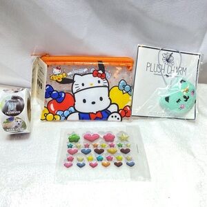 6 for $20♥️ Hello Kitty Pochacco purse bundle.